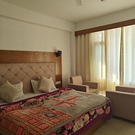 Santosh Cafe & Rooms Amritsar Buitenkant foto