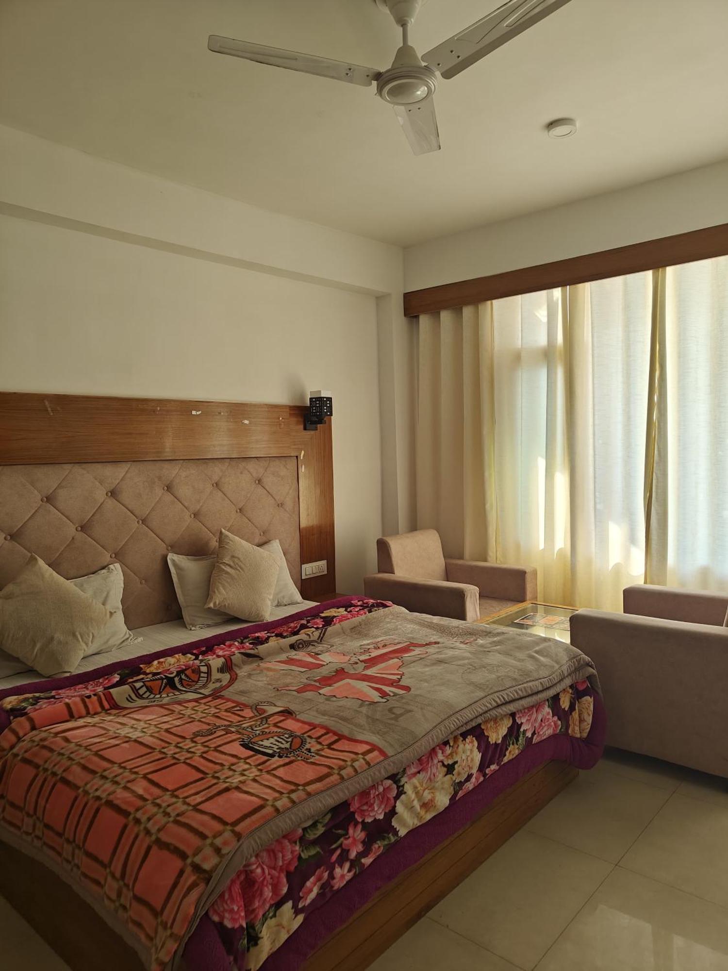 Santosh Cafe & Rooms Amritsar Buitenkant foto